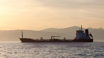 Λήξη συναγερμού για το ακυβέρνητο δεξαμενόπλοιο στον Σαρωνικό