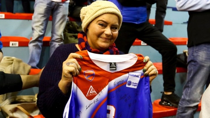 Συγκλονίζει η Ρενάτα: Παλεύω τον καρκίνο γιατί είμαι Πάνθηρας