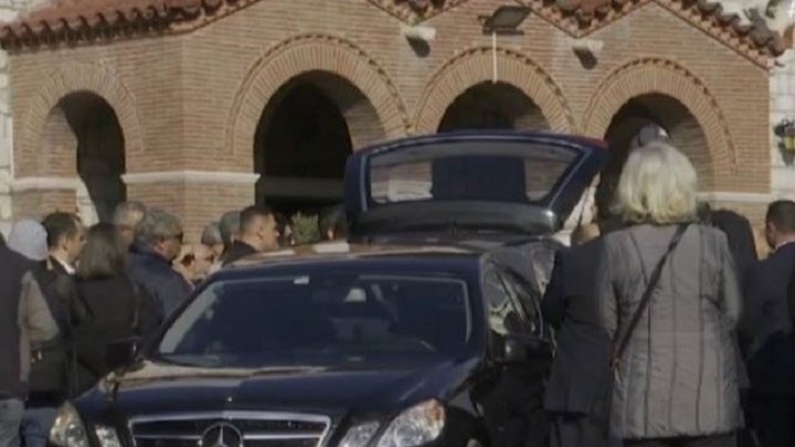 Θρήνος στο τελευταίο “αντίο” στον Θέμο Αναστασιάδη – ΦΩΤΟ