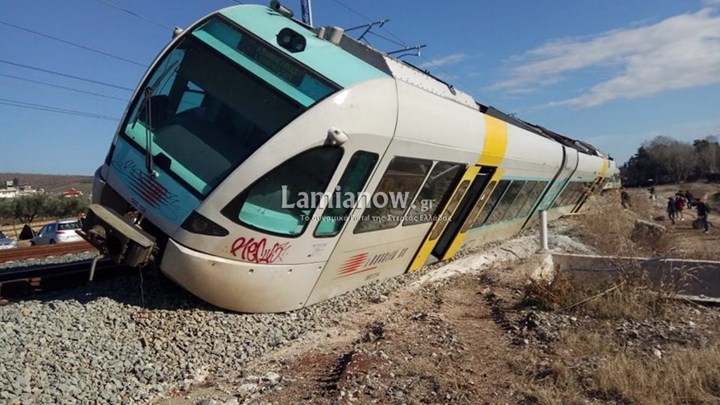 Τρένο εκτροχιάστηκε και “τούμπαρε” στο Λιανοκλάδι – ΦΩΤΟ