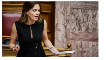 Αχτσιόγλου: Από την αύξηση του κατώτατου μισθού θα ωφεληθούν 880.000 πολίτες – Τι είπε για τη ρύθμιση οφειλών