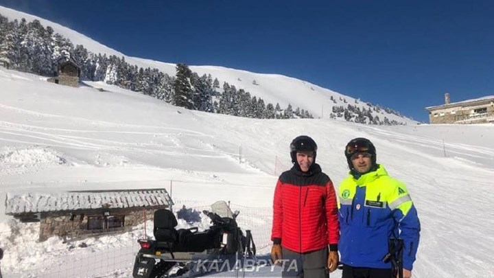 Στο Χιονοδρομικό Κέντρο Καλαβρύτων ο Αμερικανός πρέσβης – ΦΩΤΟ