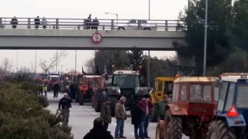 Κλειστή από τα τρακτέρ η εθνική οδός στη Λάρισα – Δείτε τις κυκλοφοριακές ρυθμίσεις