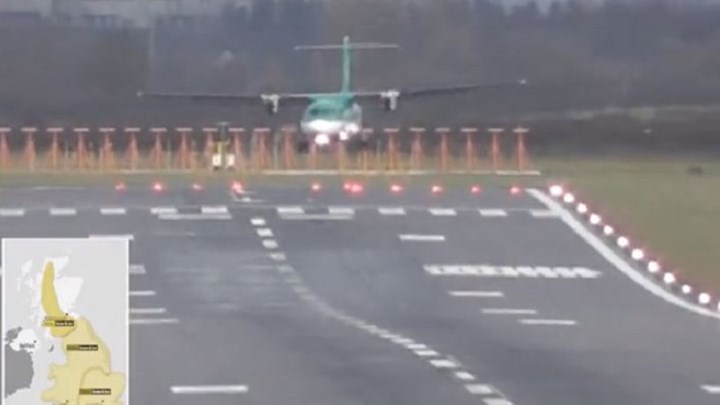 Χάος στη Βρετανία – Χιονοθύελλα, καταιγίδες και θυελλώδεις άνεμοι εμποδίζουν την απογείωση αεροπλάνων – ΦΩΤΟ – ΒΙΝΤΕΟ