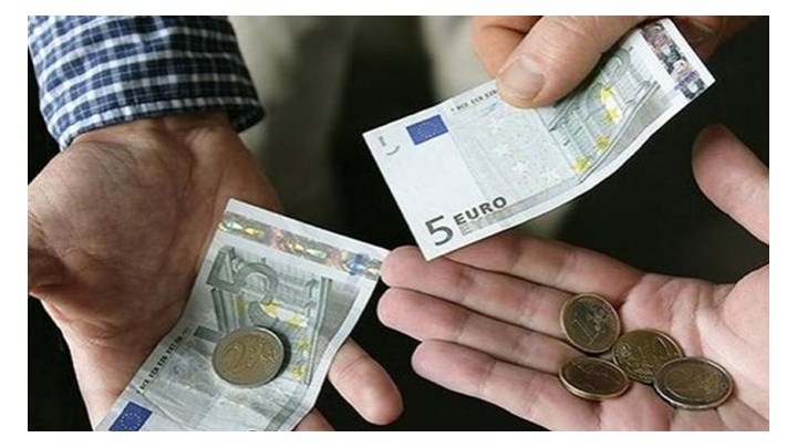 Την άμεση επαναφορά του κατώτατου μισθού στα 751 ευρώ ζητεί η ΓΣΕΕ