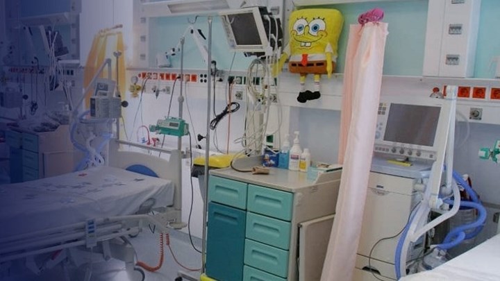 Αγωνία για την 3χρονη που παρασύρθηκε από Ι.Χ. στην Πάτρα- Τι εκτιμούν οι γιατροί