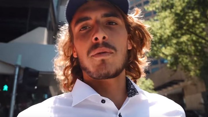 Το “ευχαριστώ” του Στέφανου Τσιτσιπά σε…16 γλώσσες – ΒΙΝΤΕΟ