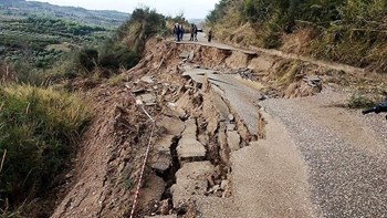 Εκτεταμένες πλημμύρες και κατολισθήσεις στην Ηλεία – ΦΩΤΟ