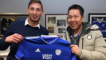 Συγκίνησε η  Άρσεναλ που συμπεριέλαβε τον Σάλα στο match programme του αγώνα με την Κάρντιφ – ΦΩΤΟ