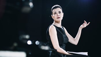 Η Ναυπλιώτου ανεβαίνει απ΄ το «Μικρό Χορν»,στο «Χορν»