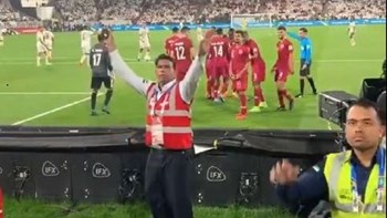 Τους πέταξαν παπούτσια επειδή δεν προκρίθηκαν στον τελικό – ΒΙΝΤΕΟ