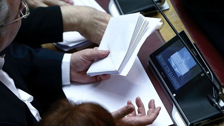 «Μπάχαλο» με την ηλεκτρονική ψηφοφορία στη Βουλή – «Έγινε λάθος» λένε βουλευτές της ΝΔ
