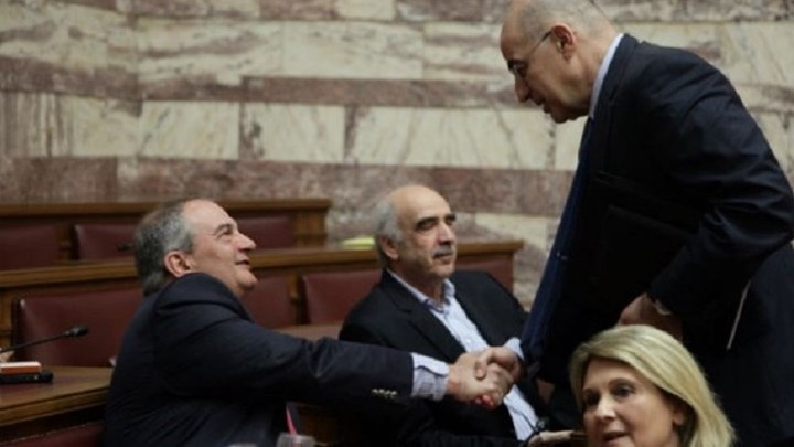 Το τηλεφώνημα του Δένδια στον Καραμανλή για τη Συμφωνία των Πρεσπών