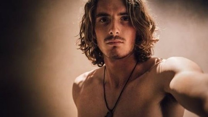 Γιατί αισθάνεται καλύτερα… γυμνός ο Τσιτσιπάς – ΦΩΤΟ