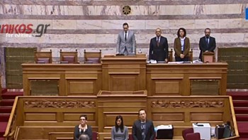 Ενός λεπτού σιγή στη Βουλή για τους πεσόντες αξιωματικούς στα Ίμια – ΒΙΝΤΕΟ