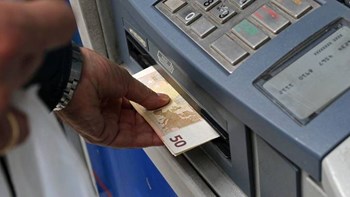 Του πήραν τη σύνταξη μέσα από τα χέρια