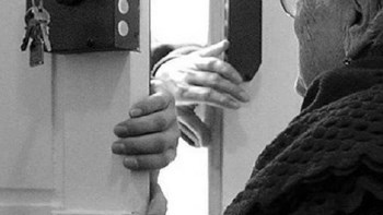 Αδίστακτοι ληστές χτύπησαν και λήστεψαν ηλικιωμένη στην Ηλεία