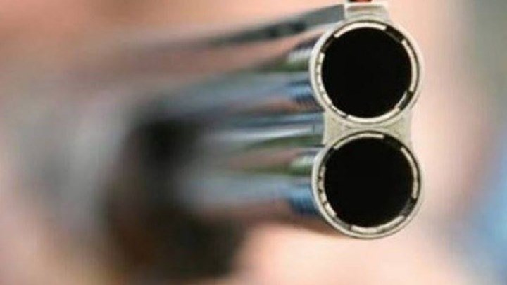 Τρόμος στη Θεσσαλονίκη – Άνδρας πυροβόλησε με καραμπίνα μέσα σε επιχείρηση