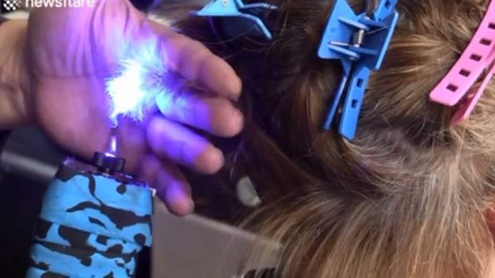 Κουρεύει με… λέιζερ – ΒΙΝΤΕΟ