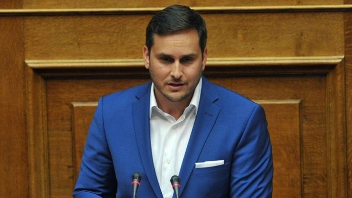 Ο Μάριος Γεωργιάδης καλεί την Μεγαλοοικονόμου να παραδώσει την έδρα της