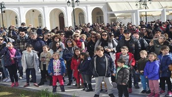 Στους δρόμους οι γονείς στη Ζάκυνθο- Αντιδρούν για την κλειστή παιδιατρική κλινική