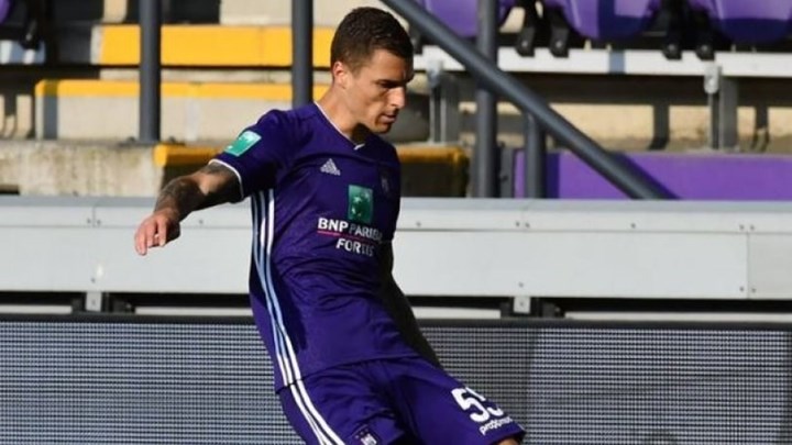 Aθλητικός διευθυντής Άντερλεχτ: Ψάχνουμε ομάδα για να πουλήσουμε τον Βράνιες