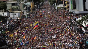 Χιλιάδες πολίτες της Βενεζουέλας βγήκαν ξανά στους δρόμους να διαδηλώσουν