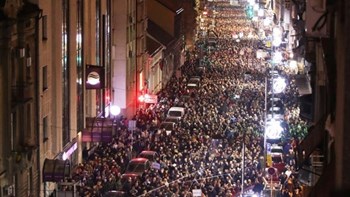 Μαζικές διαδηλώσεις στη Σερβία εναντίον του προέδρου Βούτσιτς