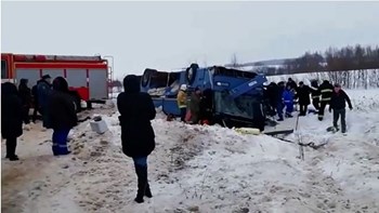 Τραγωδία στη Ρωσία – Λεωφορείο με παιδιά βγήκε εκτός πορείας – Τουλάχιστον τέσσερις νεκροί και 20 τραυματίες – ΒΙΝΤΕΟ