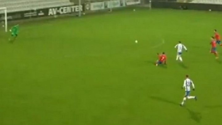 Αυτογκόλ… έπος από αμυντικό – ΒΙΝΤΕΟ