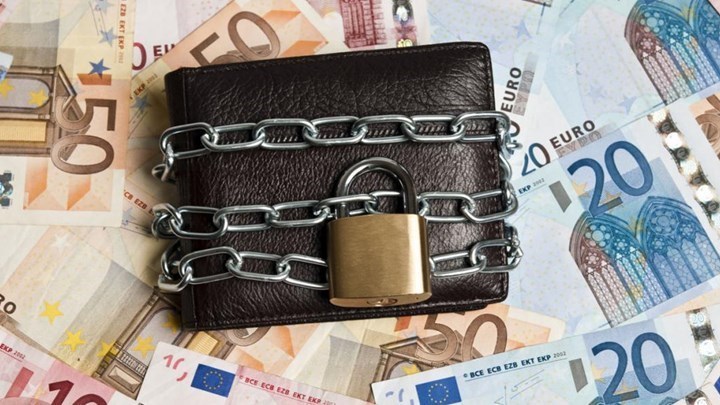 “Ξεμπλοκάρουν” τραπεζικοί λογαριασμοί για χρέη στην εφορία – Όλα όσα πρέπει να γνωρίζετε