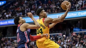 Στα καλύτερα καρφώματα των Μπακς ο Γιάννης Αντετοκούνμπο – ΒΙΝΤΕΟ