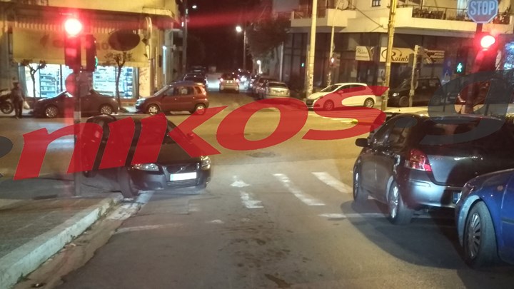 Παρκάρισμα για Όσκαρ- Άφησε το αυτοκίνητο στη στροφή κάτω από το φανάρι – ΦΩΤΟ αναγνώστη