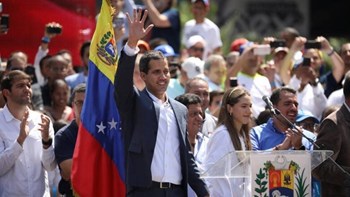 Η αντιπολίτευση στην Βενεζουέλα προειδοποιεί τον στρατό να μην παρεμποδίσει την είσοδο ξένης ανθρωπιστικής βοήθειας