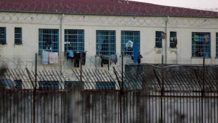 Νεκρός ο κρατούμενος που αυτοπυρπολήθηκε στις φυλακές της Λάρισας