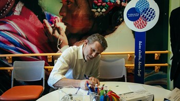 Επίσκεψη Παύλου Γερουλάνου στην Ογκολογική Μονάδα Παίδων “Μαριάννα Β.Βαρδινογιάννη-ΕΛΠΙΔΑ”