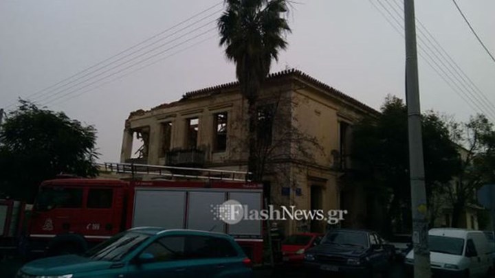 Κατέρρευσε η στέγη νεοκλασικού κτιρίου στα Χανιά – ΦΩΤΟ