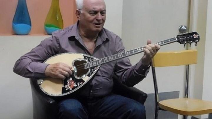 Πέθανε ο δεξιοτέχνης του μπουζουκιού Γιάννης Πολυκανδριώτης – ΒΙΝΤΕΟ