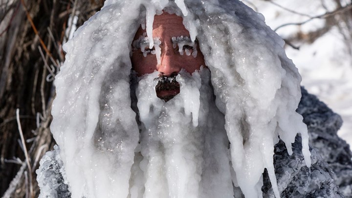 Πήγαν για σέρφινγκ στους -34 και έγιναν… “παγωτό” – ΦΩΤΟ