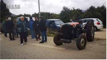 Συμβολική κατάληψη της Εθνικής οδού από αγρότες της Αργολίδας- ΦΩΤΟ – ΒΙΝΤΕΟ