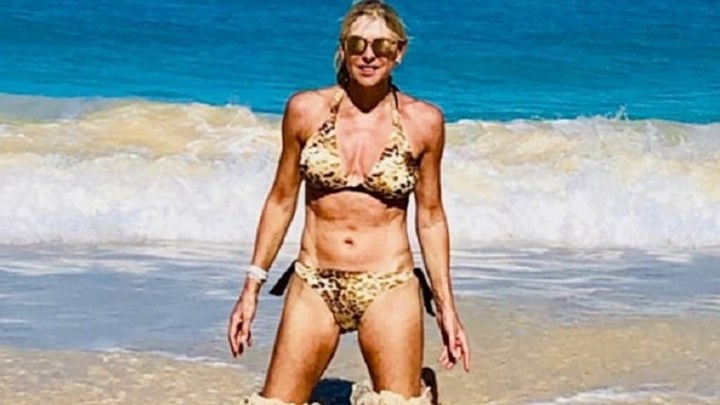 Πρώην Ολυμπιονίκης ποζάρει με μπικίνι στα 56 και “ανάβει” φωτιές – ΦΩΤΟ