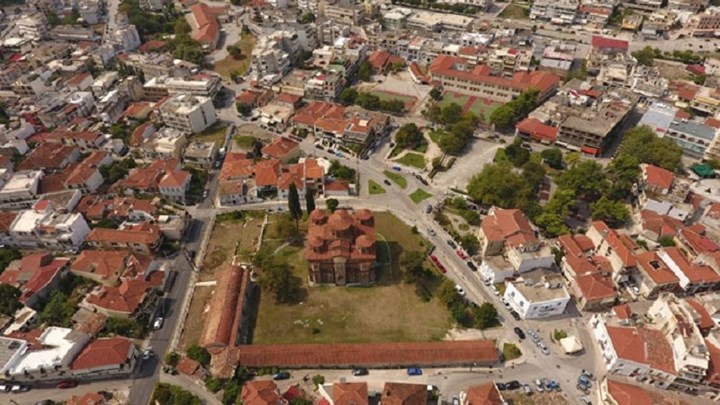 Σάλος στην Άρτα – 68χρονη νοικιάζει σπίτια σε φοιτητές για να… τους παίρνει ”μάτι”