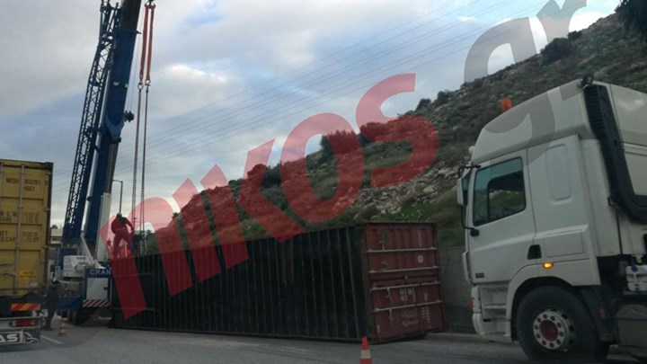 Τροχαίο με νταλίκα στο Κερατσίνι – ΦΩΤΟ αναγνώστη