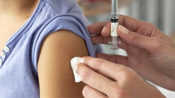 Λίστες αναμονής στα φαρμακεία για το εμβόλιο του ιού της γρίπης