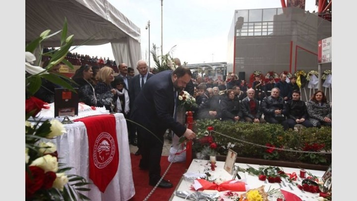 Σύσσωμη η οικογένεια του Ολυμπιακού τίμησε τα θύματα της Θύρας 7 -ΦΩΤΟ
