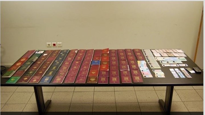 Εξαρθρώθηκε μεγάλη σπείρα πλαστογραφίας ταξιδιωτικών εγγράφων