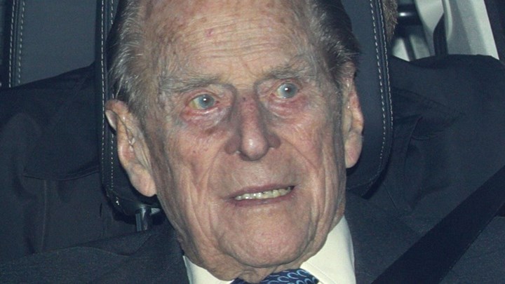 Έπαθε κι έμαθε: Ο πρίγκιπας Φίλιππος παρέδωσε το δίπλωμά του μετά το τροχαίο