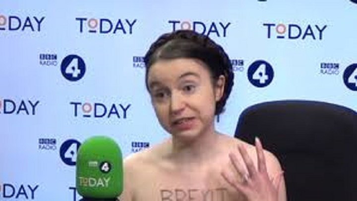 Η γυμνή οικονομολόγος “ξαναχτύπησε” – Έβγαλε τα ρούχα της στη διάρκεια συνέντευξης – ΦΩΤΟ -ΒΙΝΤΕΟ