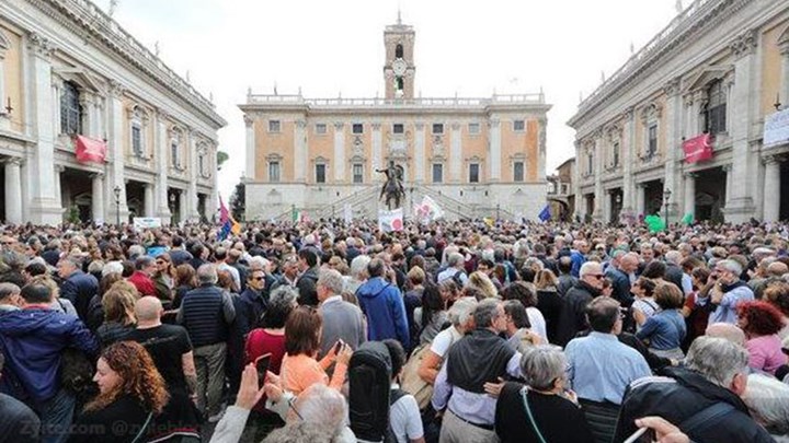 Στους δρόμους βγήκαν οι Ιταλοί – Διαμαρτύρονται για την οικονομική πολιτική της κυβέρνησης