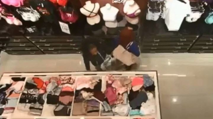 Έκλεψαν πάνω από 1.000…στρινγκ της Victoria’s Secret – ΒΙΝΤΕΟ